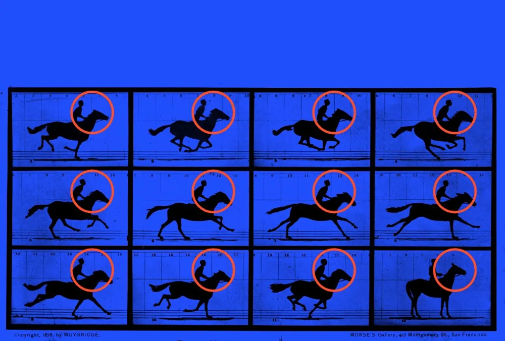 Planche de Muybridge : un cheval au galop décomposé en douze images, sur fond bleu